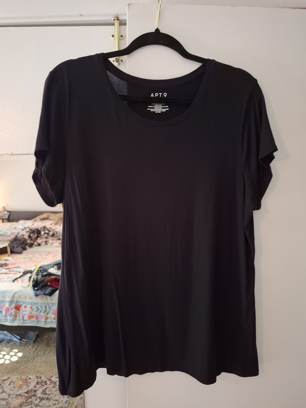 Apt. 9 Women's Black Short Sleeve Scoop Neck Tee